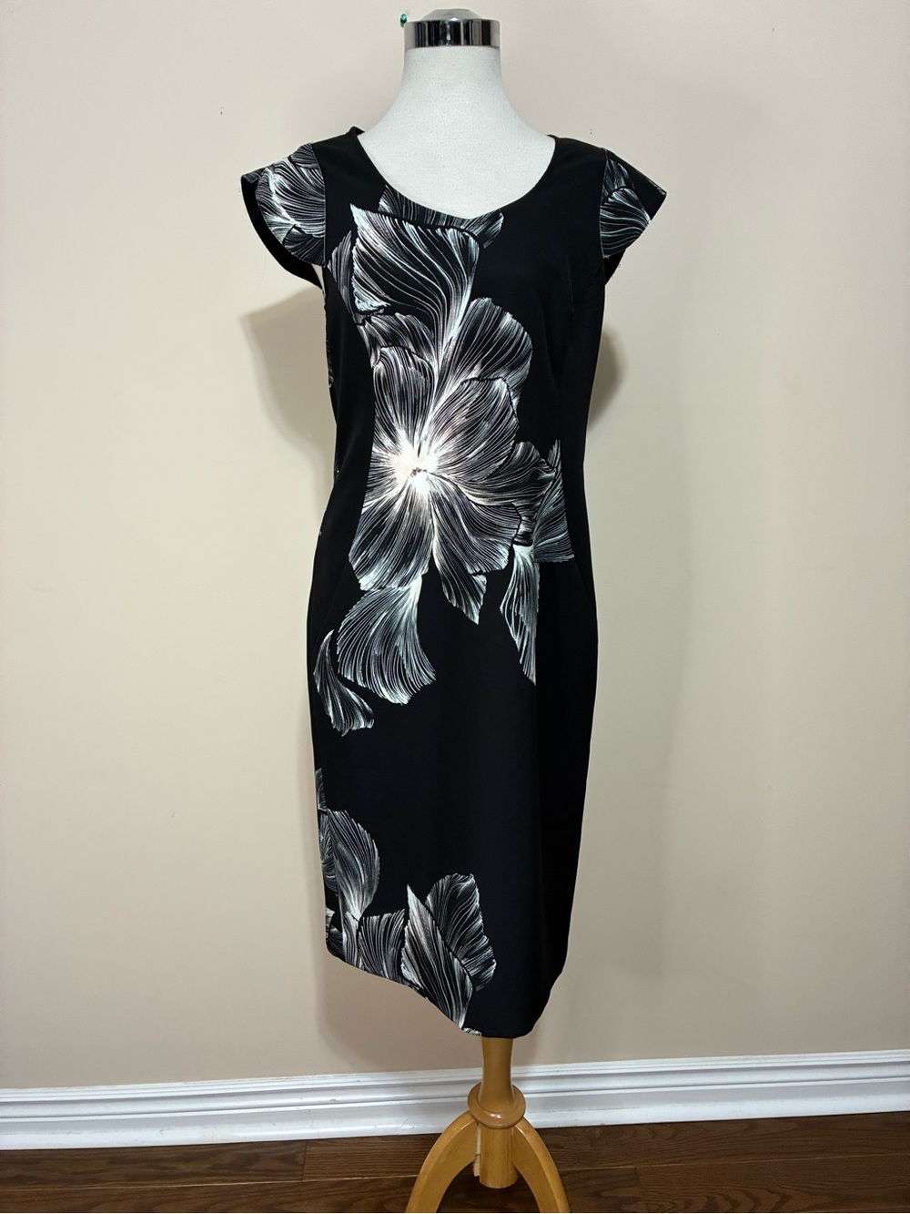 Joeffer Caoc Black Floral Sheath Dress - Elegant Women's Work Dress